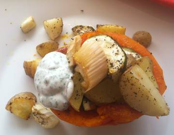 Ofengemüse im Herbst mit Joghurt-Kräuter-Dip Ofengemüse im Herbst mit Joghurt-Kräuter-Dip