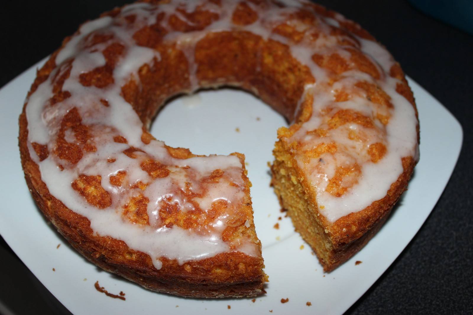 Karottenkuchen mit Zitronenguss