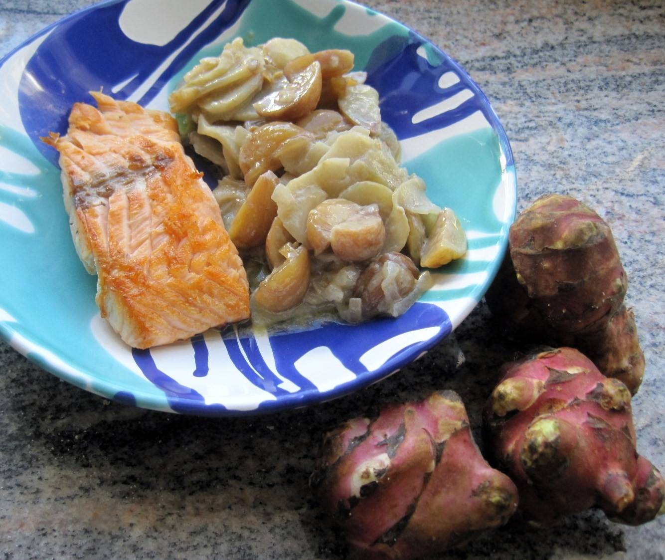 Gebratener Lachs mit Topinambur-Maroni-Ragout