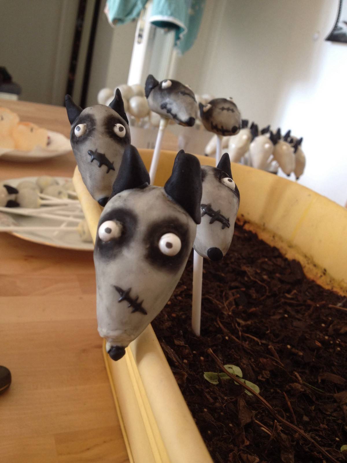 Frankenweenie-Cake-Pops