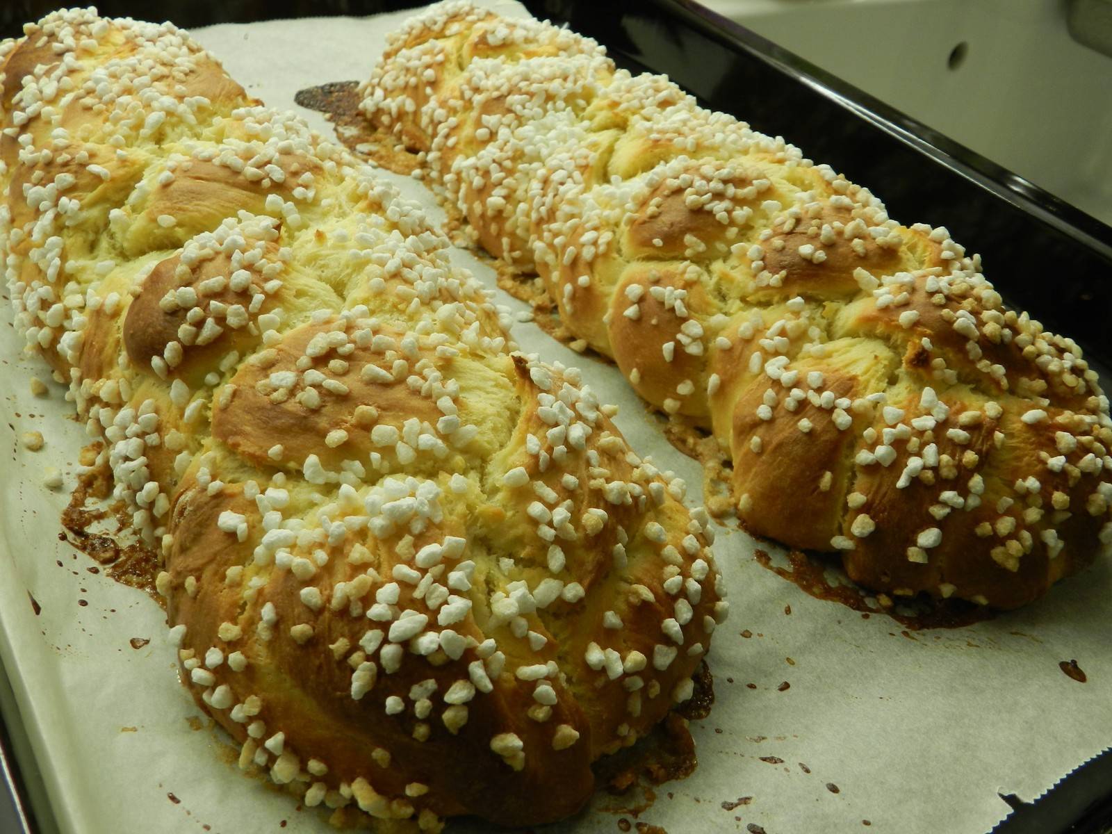 Süßer Striezel mit Zucker Rezept - ichkoche.ch Süßer Striezel mit Zucker Rezept - ichkoche.ch