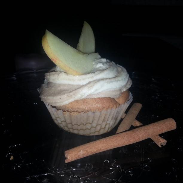 Apfel-Zimt-Cupcakes mit Vanille-Zimt Swirl-Topping