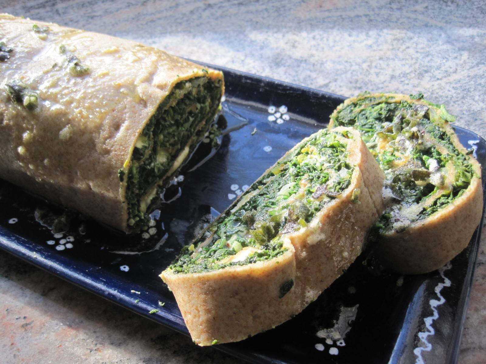 Spinatroulade mit Salbeibutter