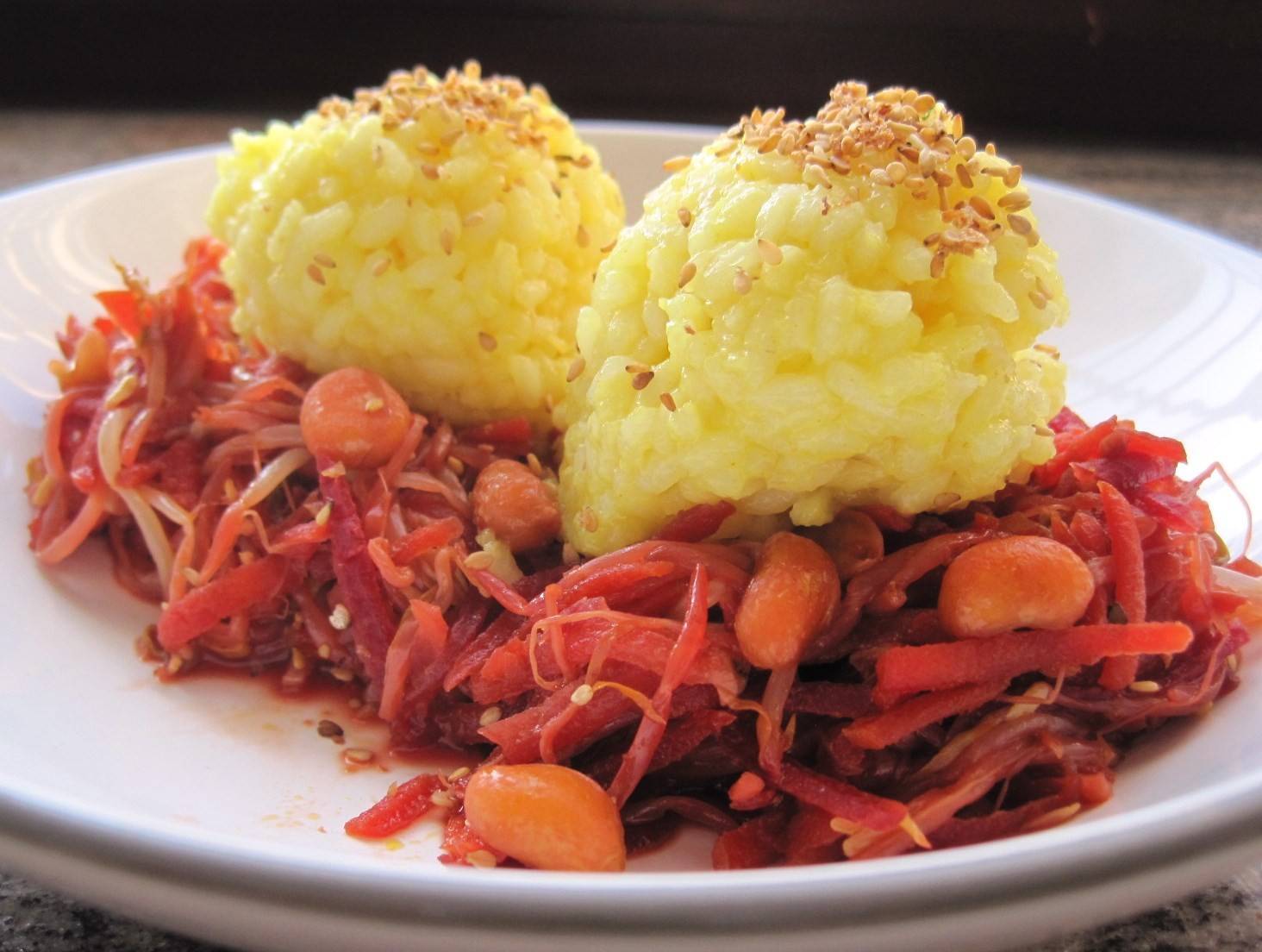 Gemüsewok mit Reisbällchen Rezept - ichkoche.de Gemüsewok mit Reisbällchen Rezept - ichkoche.de