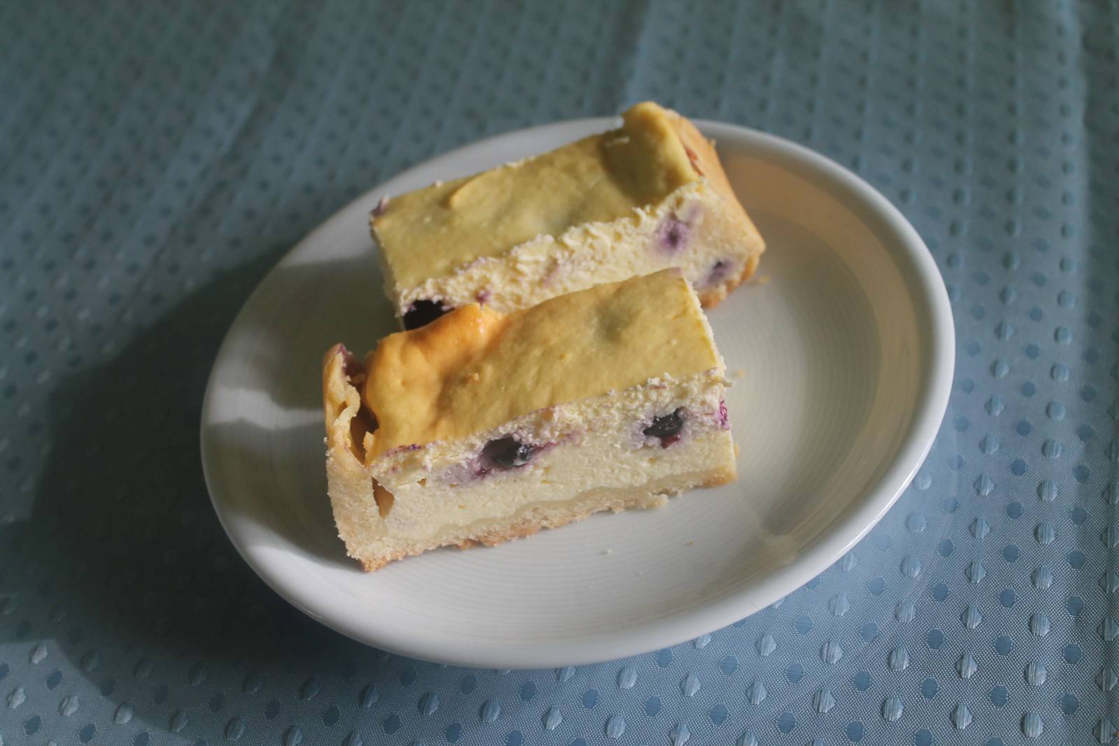 Topfentorte mit Heidelbeeren