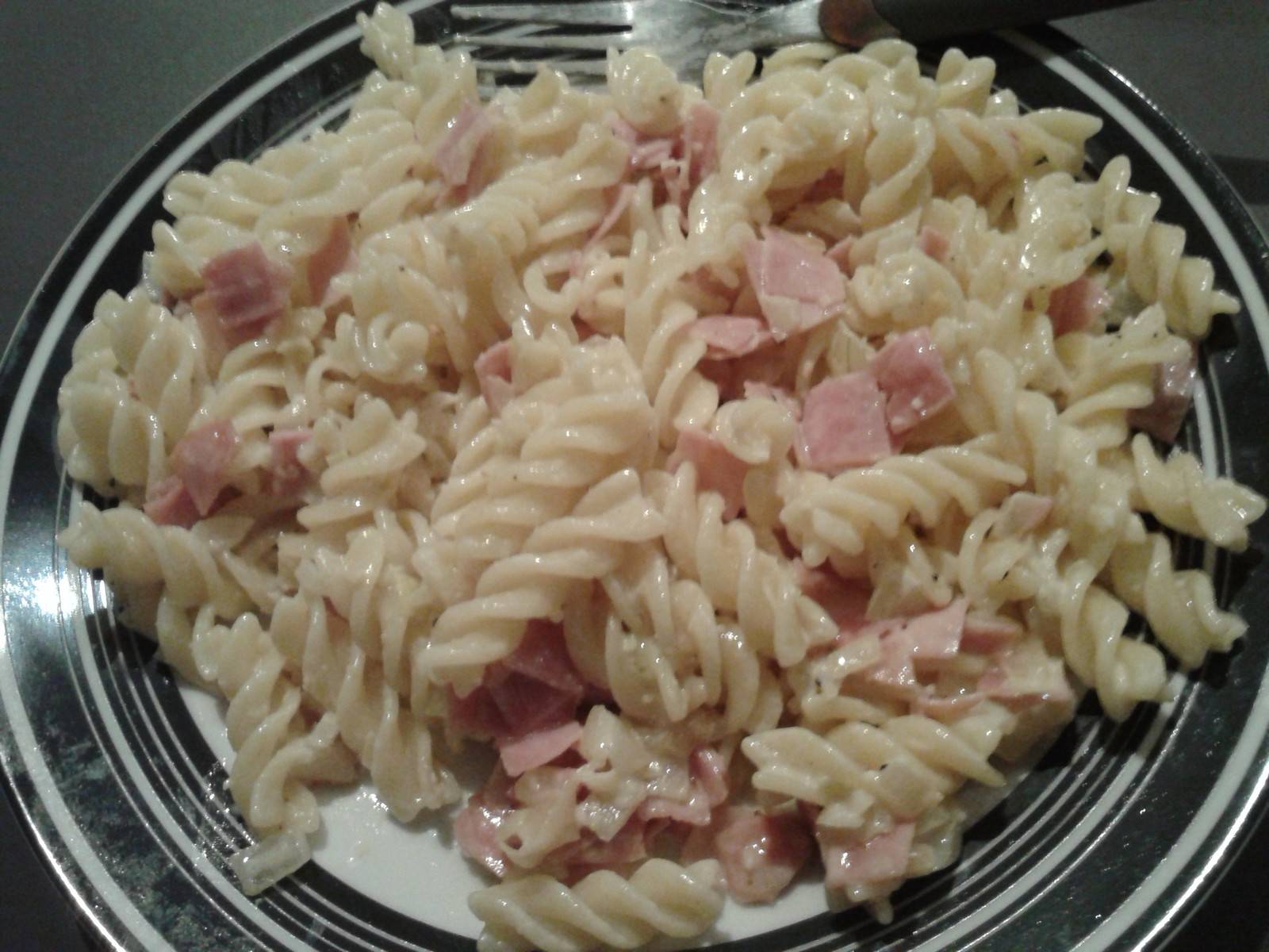 Nudeln mit Schinken-Obers-Sauce
