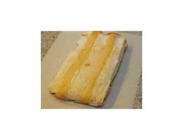 Schritt 10: Das Papier abziehen und einen der beiden Streifen als Unterteil verwenden. Schritt 10: Das Papier abziehen und einen der beiden Streifen als Unterteil verwenden.