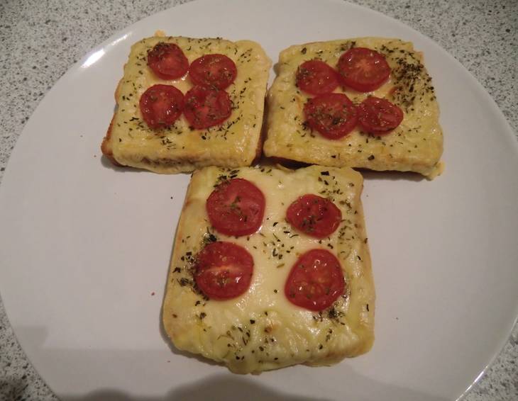 Überbackener Käse-Tomaten-Toast Überbackener Käse-Tomaten-Toast