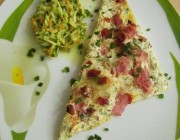Flammkuchen mit Karotten-Zucchini-Salat Flammkuchen mit Karotten-Zucchini-Salat
