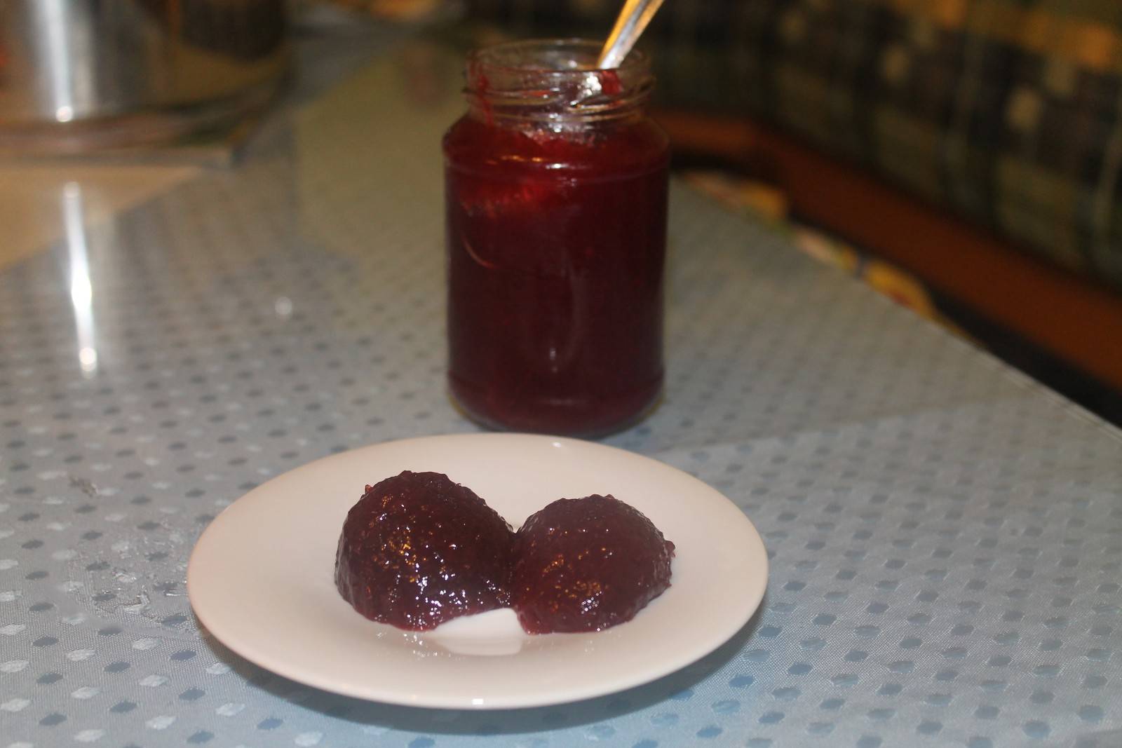 Kirschengelee mit Schuss