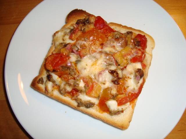 Würziger Mozzarellatoast