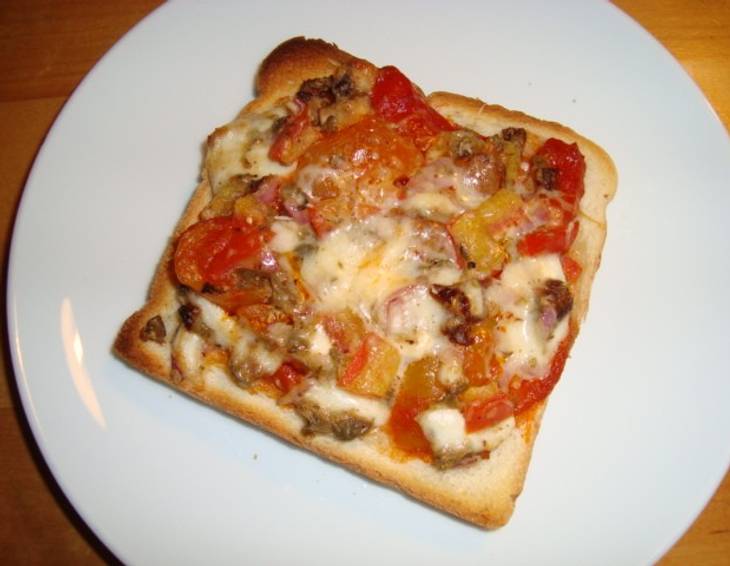 Würziger Mozzarellatoast Würziger Mozzarellatoast