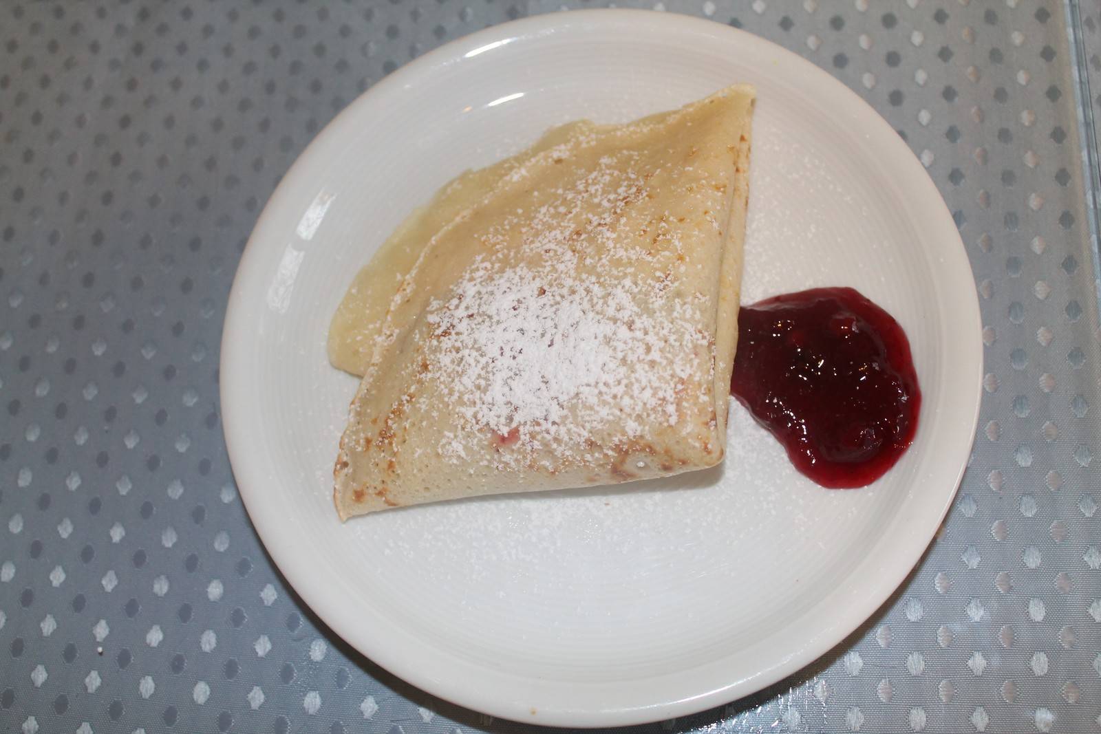 Topfenpalatschinken mit Preiselbeermarmelade Rezept - ichkoche.ch Topfenpalatschinken mit Preiselbeermarmelade Rezept - ichkoche.ch