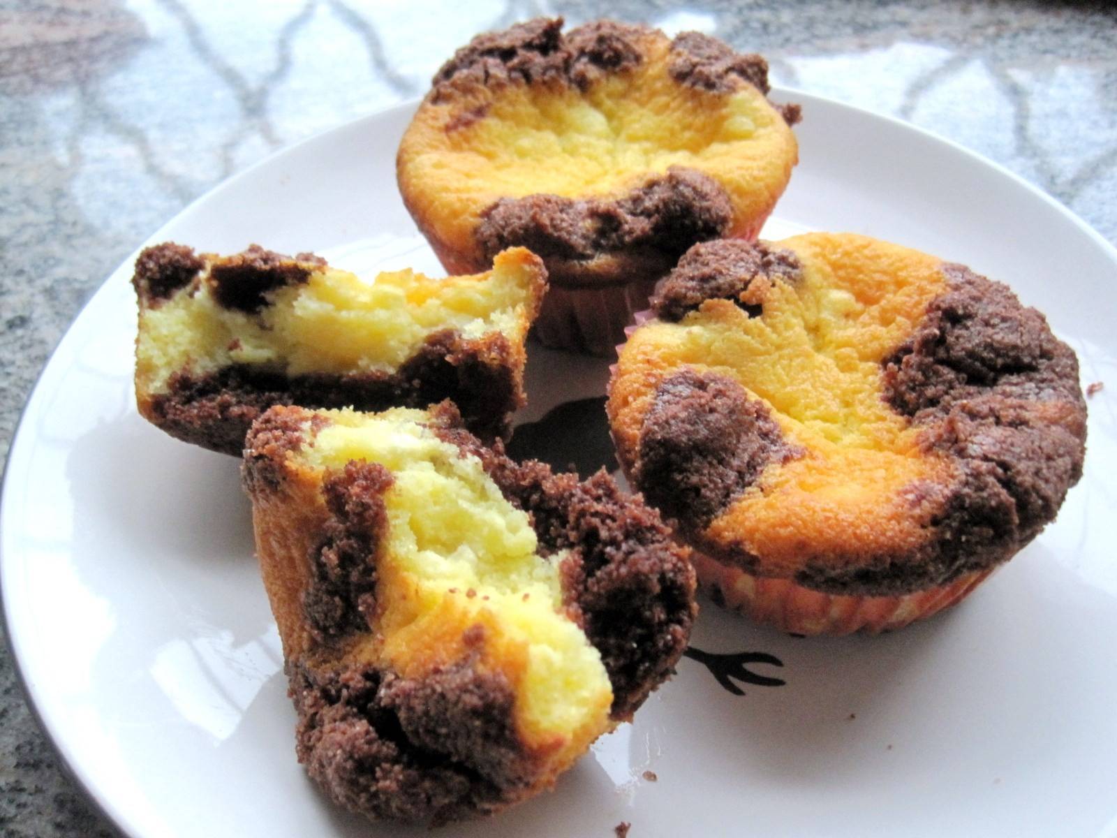Vollkornmuffins mit Kakao und Topfen