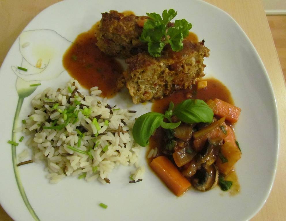 Faschierter Braten mit Gemüse und Reis Faschierter Braten mit Gemüse und Reis