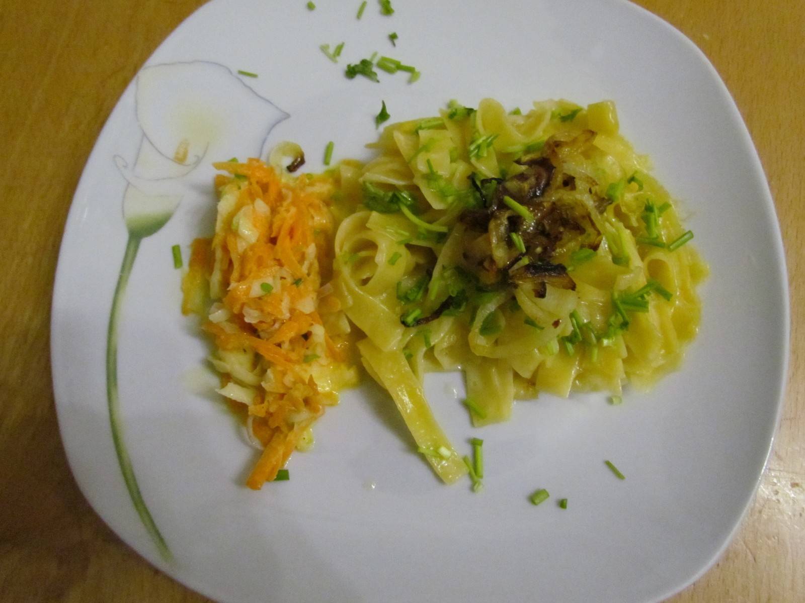 Schliachtanudeln mit Salat
