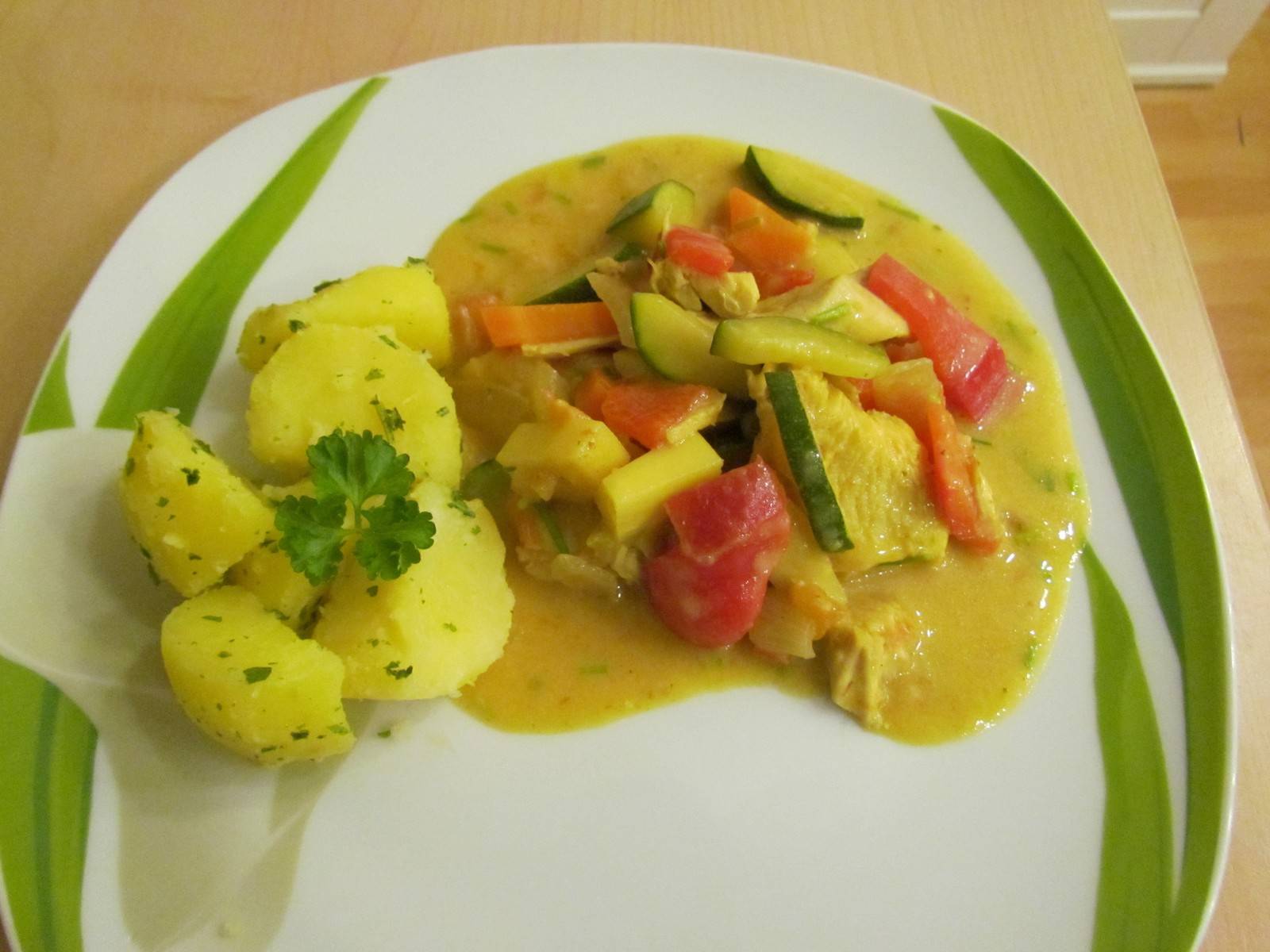 Hühnergeschnetzeltes mit Kokosmilch-Gemüse
