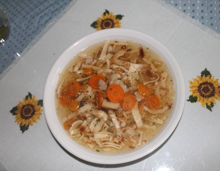 Hühnersuppe mit Frittaten