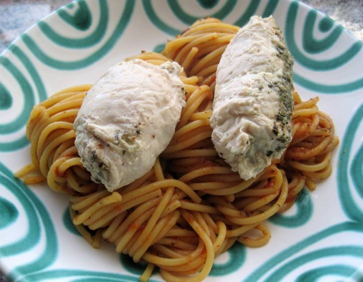 Putenrouladen mit Tomatennudeln