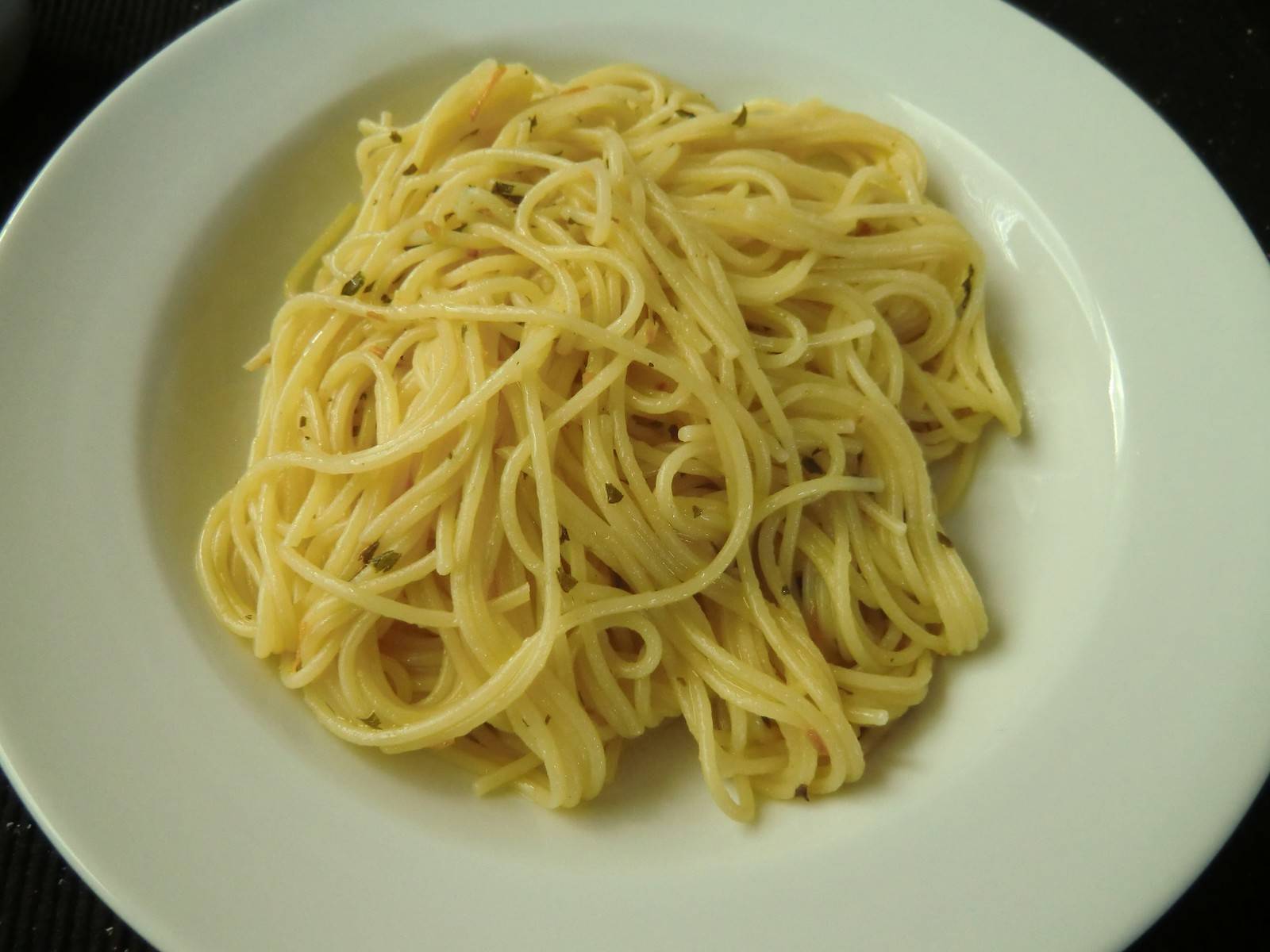 Spaghetti aglio e olio nach Art des Hauses