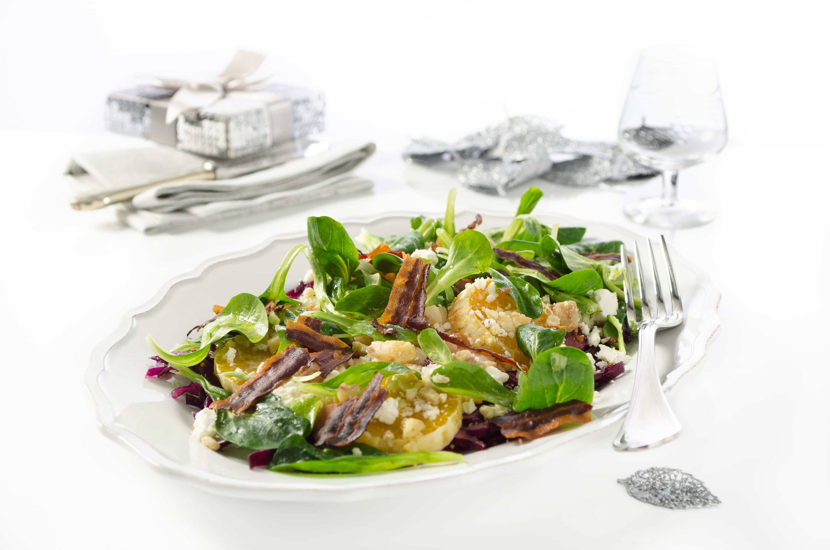 Rotkraut-Vogerlsalat mit Maroni, Speck und Orangen