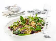 Rotkraut-Vogerlsalat mit Maroni, Speck und Orangen Rotkraut-Vogerlsalat mit Maroni, Speck und Orangen