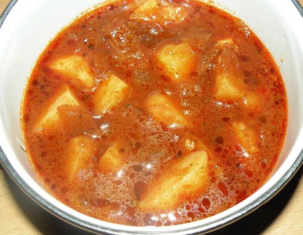 Schnelles Erdäpfelgulasch Schnelles Erdäpfelgulasch