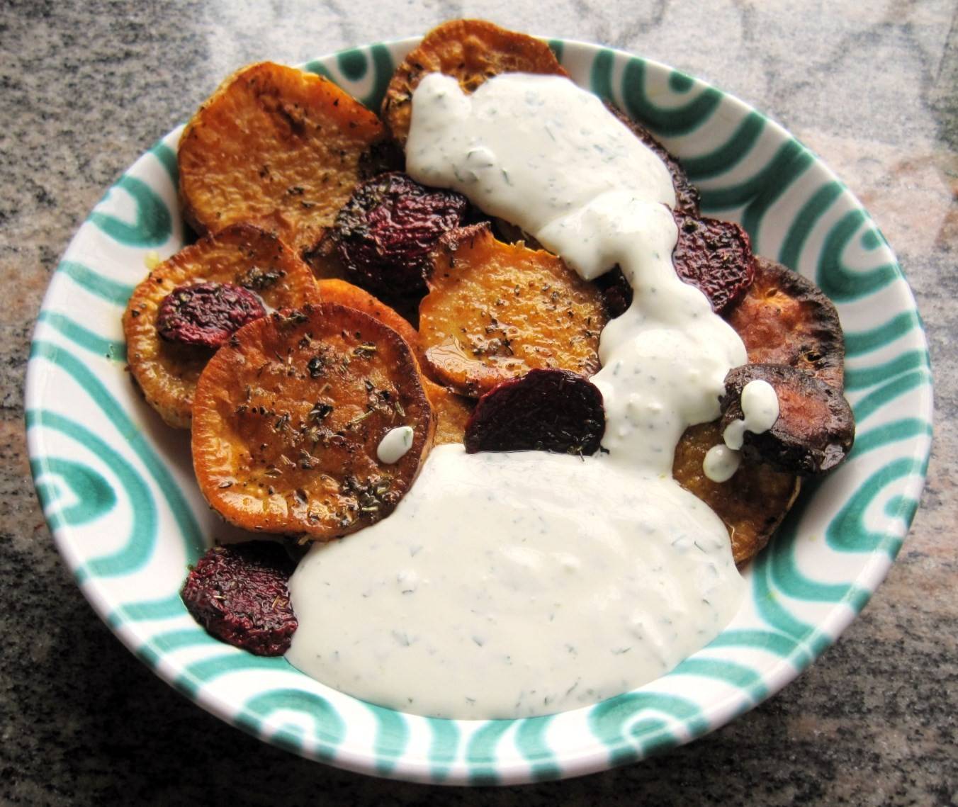 Gebackene Süßkartoffel mit pikantem Dip Rezept - ichkoche.de Gebackene Süßkartoffel mit pikantem Dip Rezept - ichkoche.de