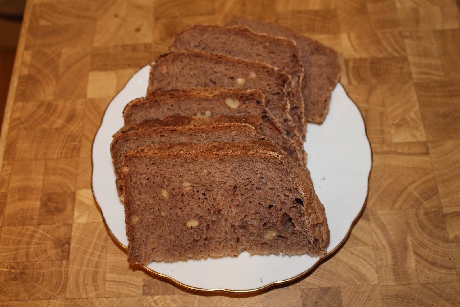 Roggenbrot mit Walnüssen