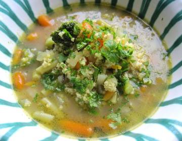 Suppentopf mit Gemüse und Hirse Suppentopf mit Gemüse und Hirse