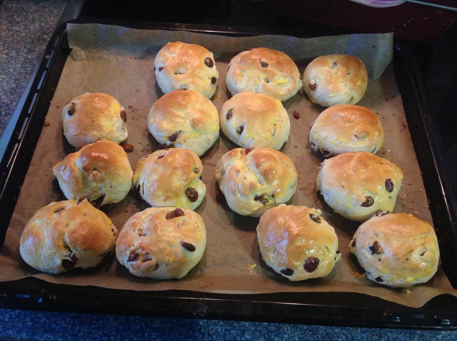 Rosinenbrötchen Rezept - ichkoche.de Rosinenbrötchen Rezept - ichkoche.de