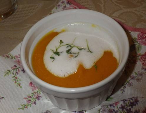 Exotische Kürbis-Mango-Suppe
