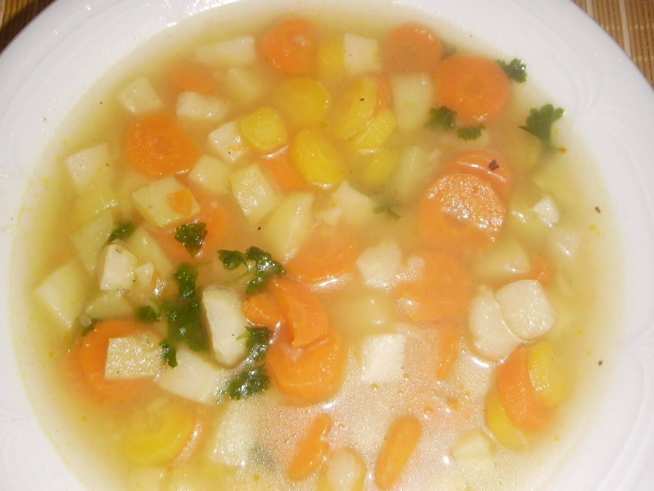 Wurzelgemüsesuppe mit Kartoffeln Rezept - ichkoche.at