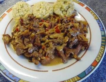 Eierschwammerlgulasch Eierschwammerlgulasch