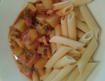 Kartoffelgulasch mit Lauch und Frankfurter Kartoffelgulasch mit Lauch und Frankfurter