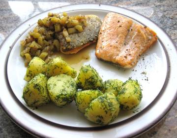 Gebratene Lachsforellenfilets mit Kiwisauce Gebratene Lachsforellenfilets mit Kiwisauce