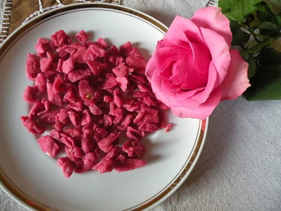 Kandierte Rosenblüten
