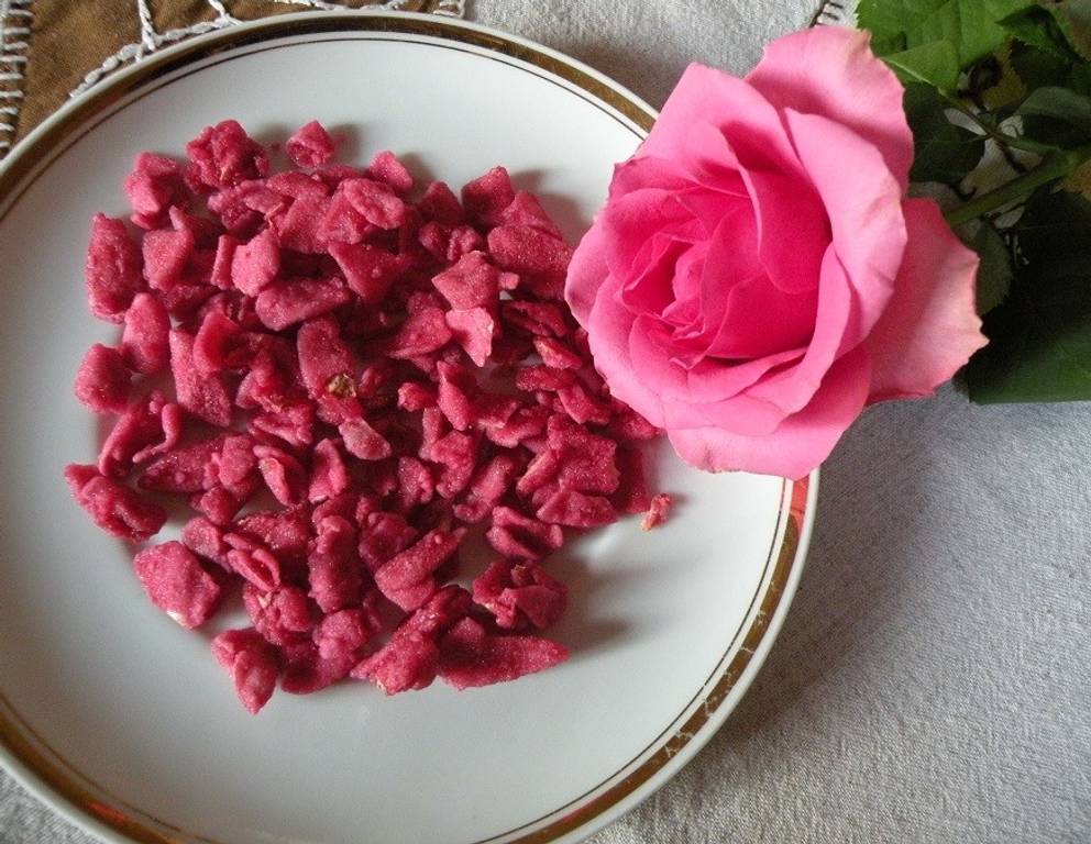 Kandierte Rosenblüten