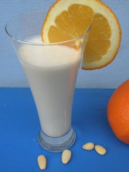 Orangen-Mandel-Milch