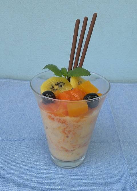 Joghurtcreme mit Marillenkompott