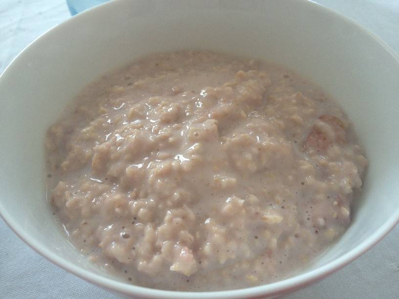 Veganer Porridge mit Erdbeeren