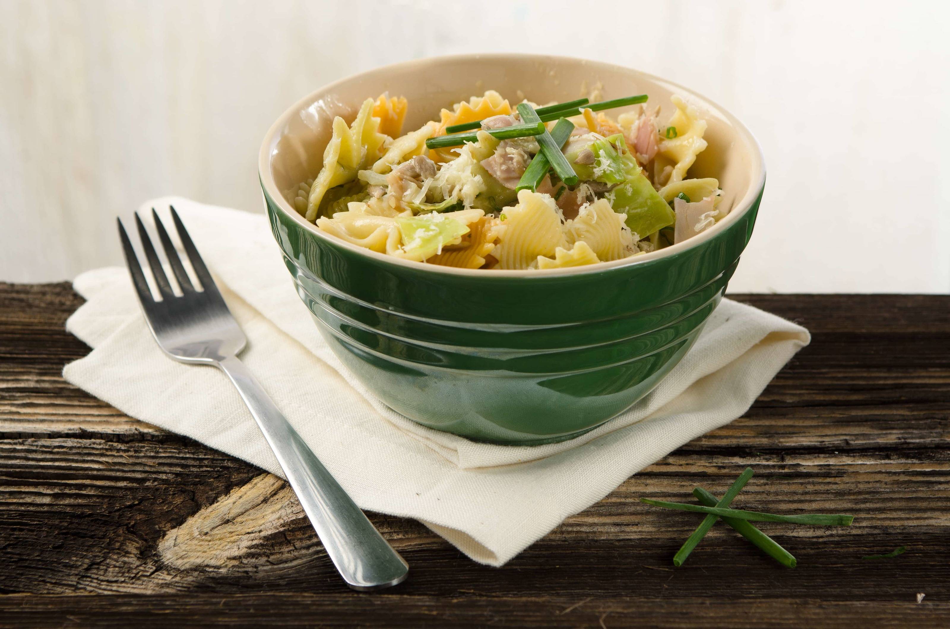 Bunte Farfalle mit Kraut amp Käse Rezept