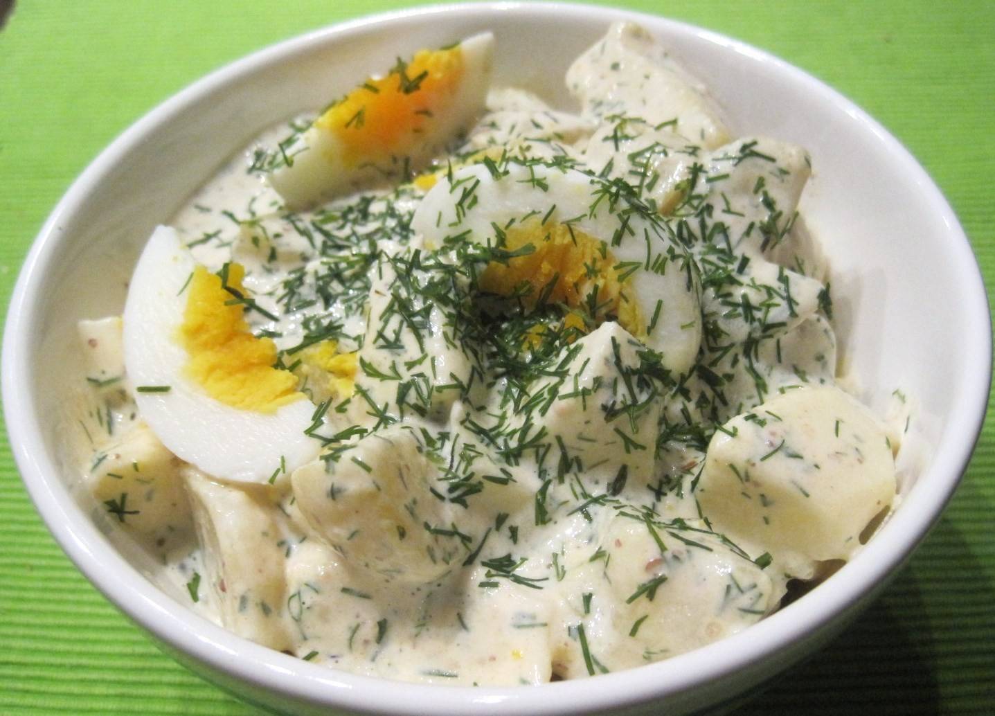 Kartoffelsalat mit Apfel und Ei