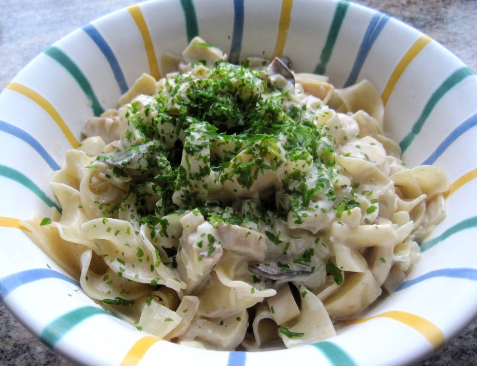 Kräuterseitlinge in veganer Sauce mit Pasta