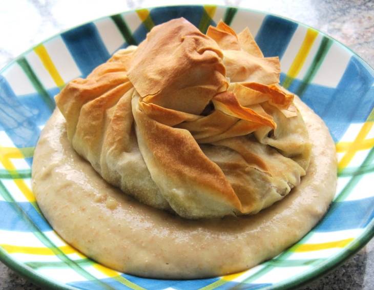 Filoteigtaschen mit veganer Käsesauce Filoteigtaschen mit veganer Käsesauce