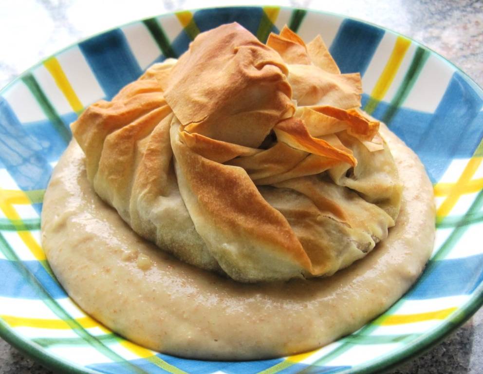 Filoteigtaschen mit veganer Käsesauce Filoteigtaschen mit veganer Käsesauce