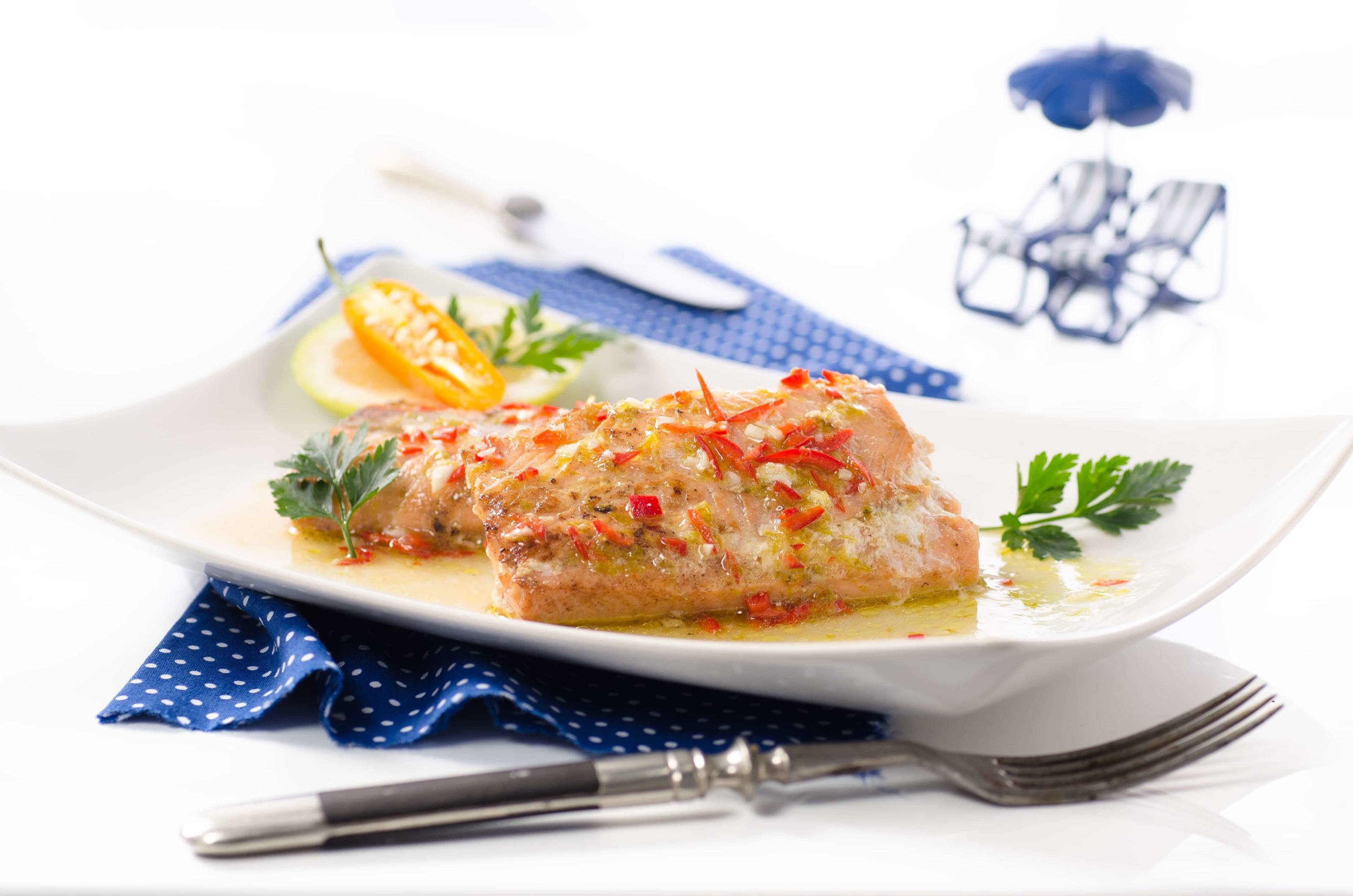 Gegrillte Wildlachsfilets mit Limette und Chili Rezept