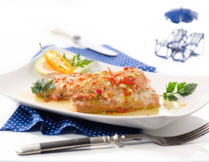 Gegrillte Wildlachsfilets mit Limette und Chili Gegrillte Wildlachsfilets mit Limette und Chili