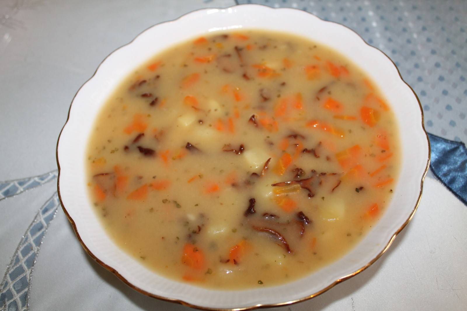 Erdäpfel-Eierschwammerl-Suppe