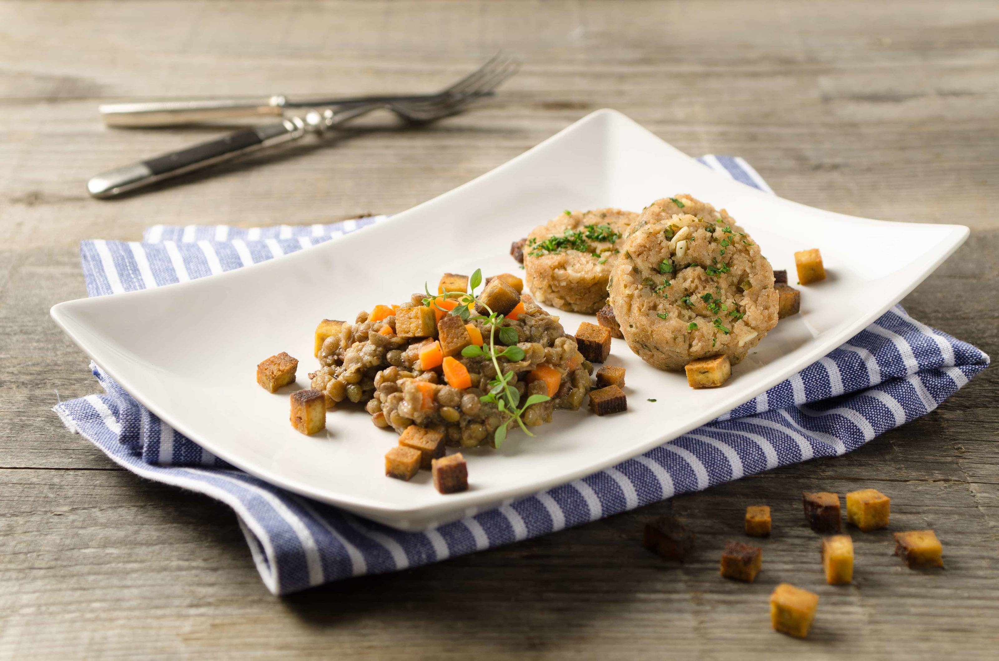 Linsen mit Serviettenknödel Rezept